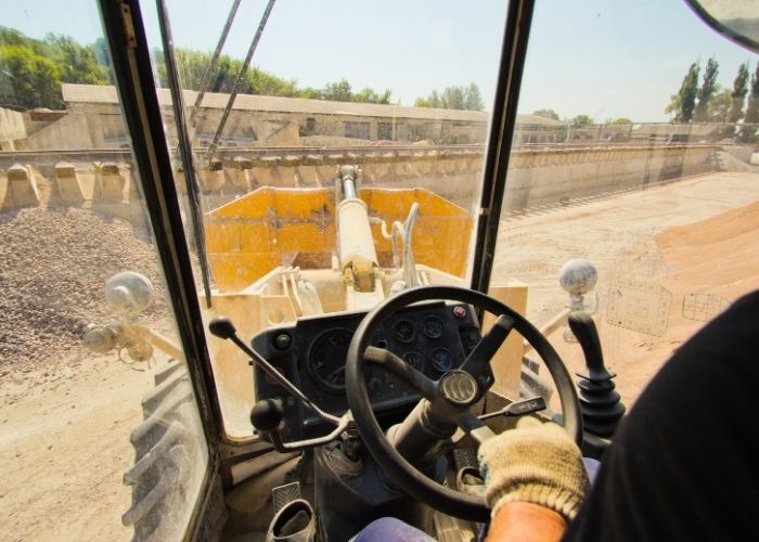 Hydraulic Control Valve Failure on Earthmoving Equipment | DMA Hydraulics Cape Town