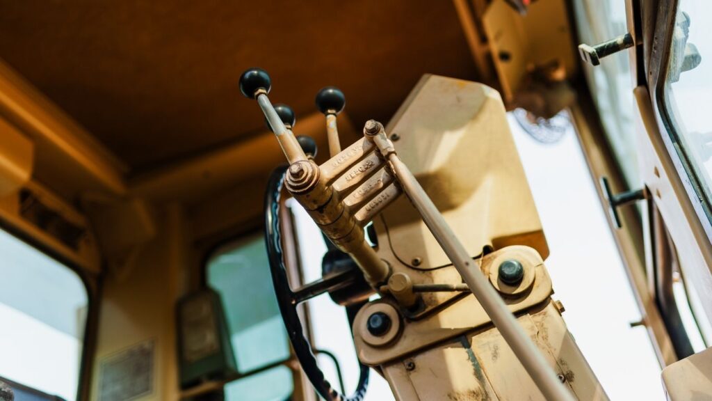 Hydraulic Control Valve Failure on Earthmoving Equipment | DMA Hydraulics Cape Town