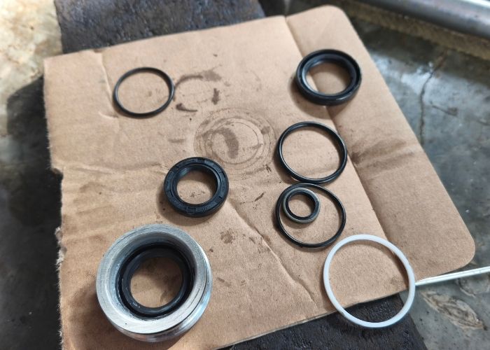 Hydraulic Seals: Types, Materials & Failure Causes